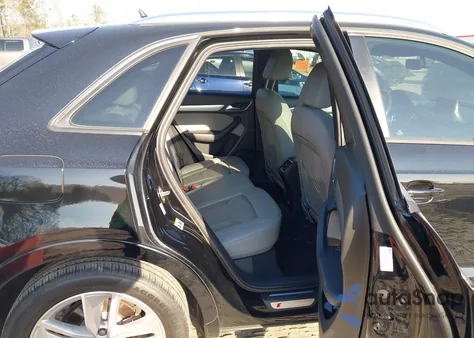 2018 Audi Q3 2.0T Premium/2.0T Sport Premium z USA, uszkodzony, nr VIN WA1ECCFS0JR007027